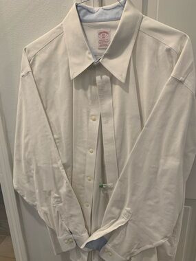 Brooks Brothers White Men's Dress Shirt with Spread Collar
